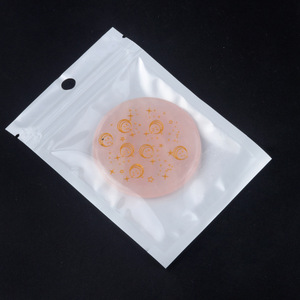 Base d'énergie ronde en <span class=keywords><strong>pierre</strong></span> naturelle de 55 mm, gravée avec un arbre de vie, une étoile, une lune, des ornements en quartz <span class=keywords><strong>rose</strong></span> - Product Image 4