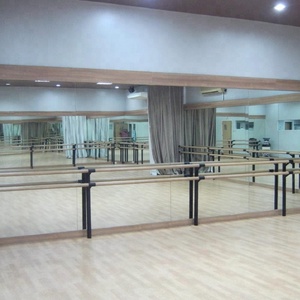 Grand miroir mural en verre pour studio de danse moderne, idéal pour l'utilisation en studio - Product Image 2
