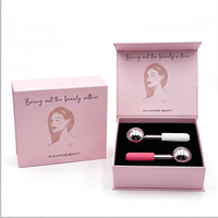 Boîte cadeau magnétique rose de luxe pour appareil de beauté, boîte en forme de livre avec insert EVA personnalisé pour le rangement et la présentation d'un masseur facial