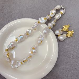 Collier de perles baroques de style Queen Wenchi, artisanat en feuille d'or, bijoux d'oreille en forme de queue de poisson naturelle, ensembles de bijoux fins - Product Image 1