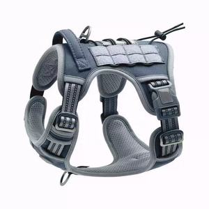 Conjunto de Arnés y Correa Tácticos para Perro con Chaleco Reflectante, Hebilla Ajustable, Material de Nailon Resistente para Pasear Perros - Product Image 2