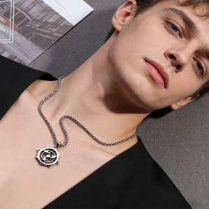 Collar de moda <span class=keywords><strong>Genshin</strong></span> <span class=keywords><strong>Impact</strong></span> con colgante de resina de acero inoxidable del elemento Trueno y cadena de <span class=keywords><strong>cuentas</strong></span> - Product Image 5
