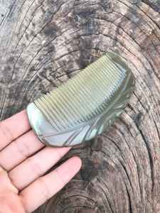 Peineta Artesanal Elegante de Cuerno de Búfalo Auténtico Tallado, Diseñada para un Peinado Suave, Cuidado Diario del Cabello y Uso Tradicional - Product Image 2