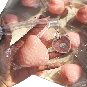 Nouveau jouet anti-stress en caoutchouc souple en forme de fraise, jouet de simulation pour enfants et adultes, soulagement du stress et décompression - Product Image 2