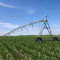 Système d'irrigation à pivot central galvanisé à chaud pour grandes surfaces agricoles, intelligent et solaire