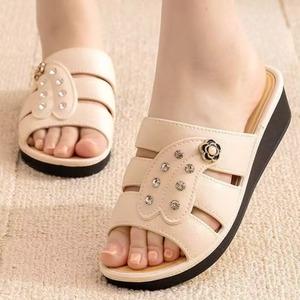 2026 Summer New Style Sandals with Thick Soles, Hollow Design, Anti-Slip Function, Fashionable <b>Slippers</b>. Factory Wholesale. - Product Image 2