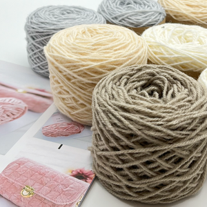 Vente en gros de fil épais en vrac <span class=keywords><strong>pas</strong></span> <span class=keywords><strong>cher</strong></span> 50g 10% <span class=keywords><strong>laine</strong></span> 8% alpaga 82% tricot acrylique pour chandails chaussettes écharpes - Product Image 2