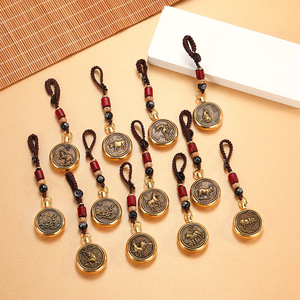 Llavero colgante retro de latón con signos del zodíaco, adorno para coche con cuerda tejida y cuentas, para regalo o accesorio para llaves - Product Image 1