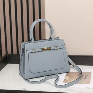 "Sac fourre-tout en cuir de vachette de luxe pour femmes avec fermeture à glissière et doublure en polyester" - Product Image 3