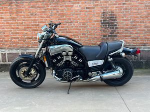 Motocyclettes d'occasion Yamaha Vmax 1200 Motos <span class=keywords><strong>1200cc</strong></span> <span class=keywords><strong>Moto</strong></span> à essence <span class=keywords><strong>Moto</strong></span> de rue <span class=keywords><strong>Moto</strong></span> tout-terrain - Product Image 3