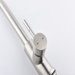 ก๊อกน้ำผสมในครัว DB ผลิตจากโลหะผสมสังกะสี แบบก้านโยกเดี่ยว หัวฉีดแบบดึงลง ดีไซน์ทันสมัย ติดตั้งบนเคาน์เตอร์ ฟังก์ชั่นน้ำร้อนน้ำเย็น - Product Image 4