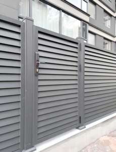 Recinzione Privacy in Alluminio Nero a Doghe Orizzontali Facile da Montare Senza Scavo per Applicazioni di Sicurezza - Product Image 3