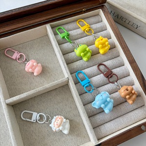 Porte-clés mignon en plastique en forme d'animal, breloque 3D Kawaii de dessin animé (mouton, cochon, canard, grenouille, éléphant) avec mousqueton coloré pour sac - Product Image 1
