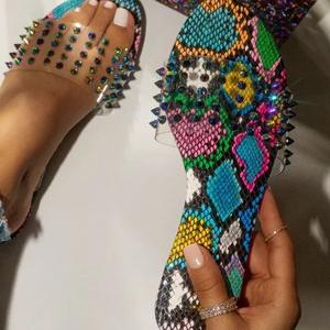 รองเท้าแตะโปร่งใสลายงูสำหรับผู้หญิงรองเท้าแตะตอกหมุดสีใสขนาดใหญ่รองเท้าแตะตอกหมุดโปร่งใสสำหรับฤดูร้อน - Product Image 1