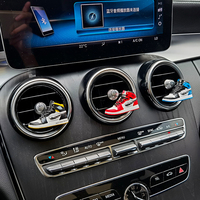 Mini Diffuseur de Parfum 3D Chaussure de Sport AJ pour Voiture, Désodorisant à Clip de Ventilation Sportif en Gypse