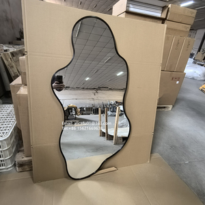 Miroir décoratif mural en aluminium de forme irrégulière ondulée pour entrée, couloir, hôtels ou salle de bain - Product Image 2