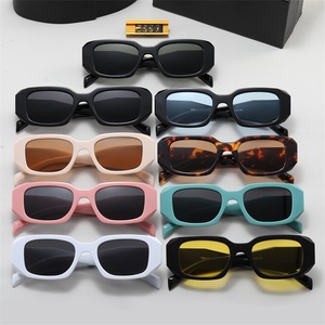 Lunettes <span class=keywords><strong>de</strong></span> <span class=keywords><strong>soleil</strong></span> <span class=keywords><strong>de</strong></span> haute qualité, design classique, monture rectangulaire <span class=keywords><strong>de</strong></span> petite taille, protection UV400, unisexe, luxe, bras irréguliers, style hip hop punk - Product Image 3