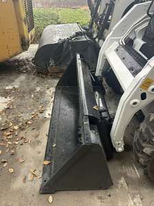 لودر صغير مستعمل بحمولة 2 طن، بوبكات S160، لودر انزلاقي التوجيه مدمج بعجلات، أوتوماتيكي S160 للثلج ونفايات البناء، استهلاك منخفض - Product Image 5