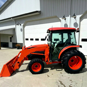 Tractor Agrícola Compacto Kubota LA514 de Alta Calidad con Cargador Frontal, Tracción en las 4 Ruedas, Transmisión por Engranajes, Cabina Cerrada, Control Remoto Agrícola, Garantía de 2 Años - Product Image 1