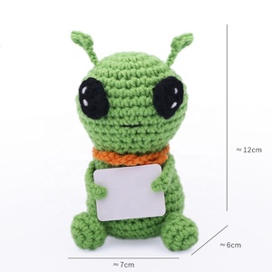 Nuevo y popular: Muñeco de ganchillo hecho a mano con diseño de planta en maceta de llama larga, alienígena y pelota de golf, ideal como decoración y regalo festivo. - Product Image 6