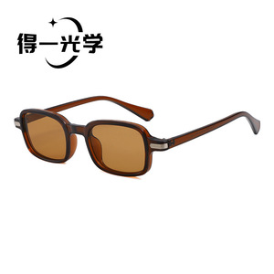 แว่นกันแดดทรงสี่เหลี่ยม De Yi Optics สีดำ PC UV400 ป้องกันแสงแดดสำหรับทุกเพศ - Product Image 2