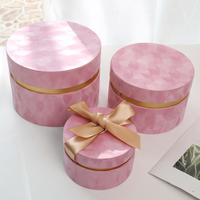 Boîte cadeau ronde en velours rose doux au toucher avec nœud en ruban de satin et bordure dorée, boîte d'emballage rigide en papier pour arrangement floral
