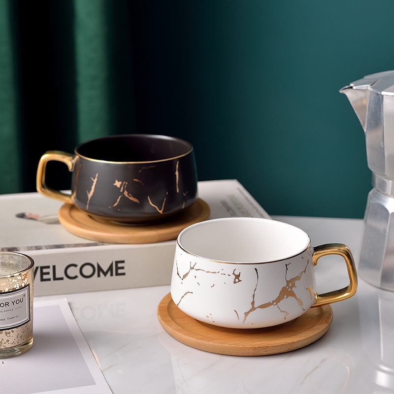 Großhandel Günstige Marmorierter Bone China Kaffeebecher mit Holzständer Löffel Tee-Kaffee-Tassen mit Holzuntersetzer| Alibaba.com