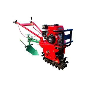 Machine agricole motoculteur avec lames de scarificateur