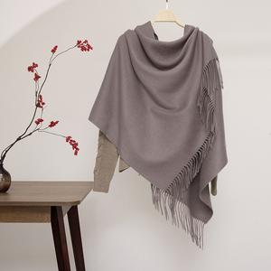 Bufanda de lana para mujer de invierno con logotipo bordado personalizado, bufandas de lana pura tejidas con borlas de Color sólido para mujer, chales, Poncho - Product Image 4