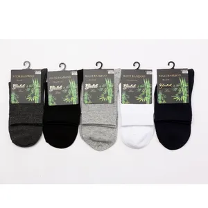 Großhandel Schwarz Weiß Stricken Bambus Qualität Crew Gemütliche Baumwolle Herren Socken für Unisex Mit Verpackung