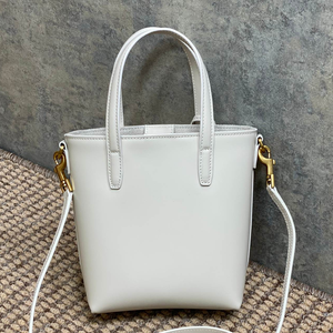 Luxurious <b>shoulder</b> bag with exquisite craftsmanship, showcasing feminine charm - Product Image 2