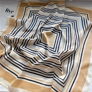 ผ้าพันคอไหมสำหรับผู้หญิง 1 ชิ้น ลายการ์ตูนสัตว์เรียบง่าย ขนาด 70 ซม. พร้อมสายผูก - Product Image 3