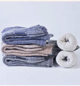 <span class=keywords><strong>Chaussettes</strong></span> de <span class=keywords><strong>ski</strong></span> en laine mérinos pour femmes pour l'hiver par temps froid <span class=keywords><strong>Chaussettes</strong></span> de performance thermiques chaudes pour les voyages, le travail, la randonnée et la chasse - Product Image 3