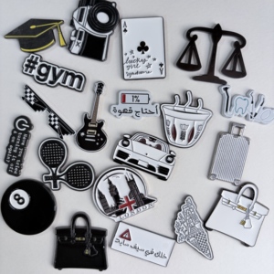 Nouvelle Broche en Métal Émaillé Souple Noir et Blanc Minimaliste 2026, Personnalisable avec Croix Arabe Gravée, Motifs Tendance pour Décoration Intérieure - Product Image 1