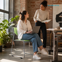 Chaise de réunion empilable verte pour un environnement d'apprentissage confortable, avec structure métallique, sièges de formation connectables pour bureau et salle de classe