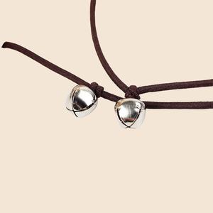 Giocattolo interattivo per gatti: bacchetta da gioco con piuma, peluche, piume, topo in lino di legno e campanello - Product Image 4