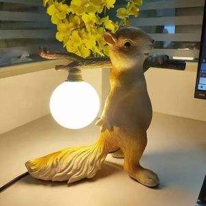 <span class=keywords><strong>Lampada</strong></span> da Tavolo Creativa Nordica a Forma di Scoiattolo per Decorazione Camera da Letto e Soggiorno - Product Image 4