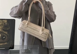 Bolso de Mujer Estilo Retro Bad Girl, Primavera/Verano, Nuevo con Cierre de Cremallera, Asa Única, Adornado con Diamantes, Diseño Calado en PU - Product Image 4