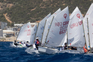 Yacht de croisière sportif en fibre de verre de 2,3 m résistant au vent sur les rivières et les eaux de loisirs - Product Image 4
