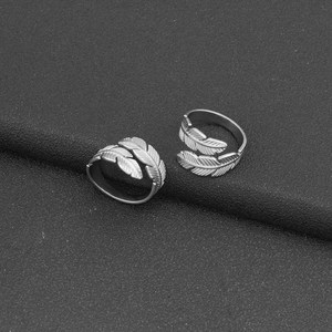 2026 New Vintage Niche Design Stainless Steel Feather Shaped Ring Silver Plated Unisex's Fashion Rings Wholesale Jewelry - Product Image 3