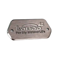 Étiquette personnalisée en métal de mode en Chine, étiquette gravée avec logo de marque, plaque signalétique en aluminium anodisé