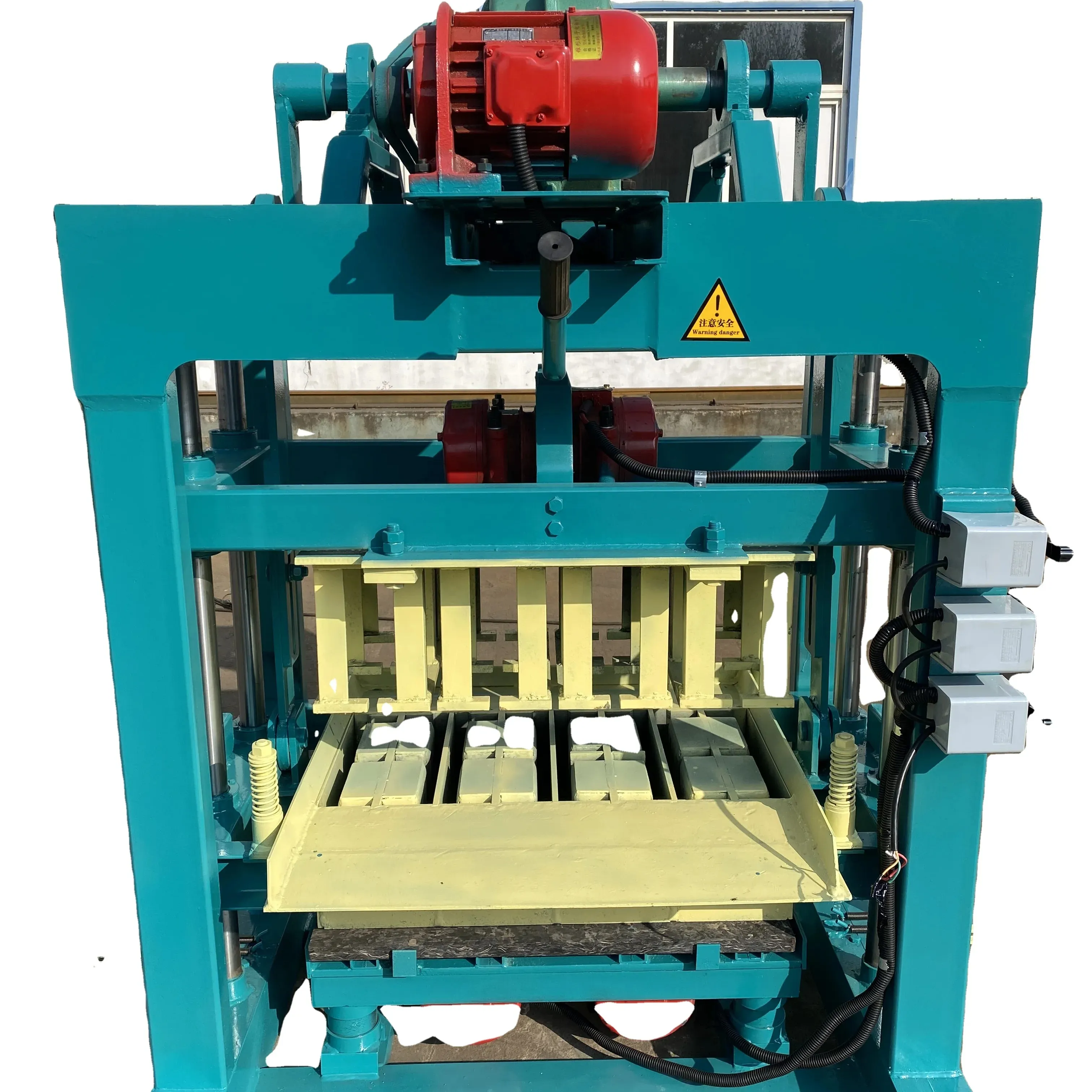 4-40 Máquina de fabricación de ladrillos semiautomatizada utilizada en la construcción de ingeniería