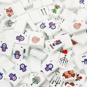 Jeu de Mahjong artisanal haut de gamme blanc minimaliste avec tuiles en acrylique pour divertissement festif - Product Image 1