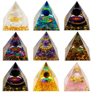 Ornamen Piramida Organit Resin Kristal Penyembuh Chakra Berukir Warna-warni 5cm Grosir - Product Image 3