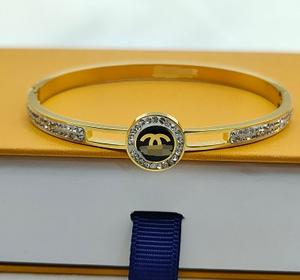 Nuovo bracciale da donna in acciaio inossidabile retrò europeo e americano semplice alla moda - Product Image 3