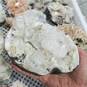 Commercio all'ingrosso di Guarigione Naturale Minerale <span class=keywords><strong>Pietre</strong></span> <span class=keywords><strong>E</strong></span> Cristalli Specimen Grezzo Ruvido Apophyllite Cluster di Quarzo Prezzo Per La Decorazione - Product Image 3