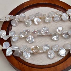 Nouvelles perles baroques blanches naturelles de 9-10 mm, faites à la main, en forme de pétales de fleurs, pour la création de bijoux DIY, avec trois trous latéraux, perles régénérées - Product Image 4