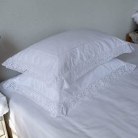 Taie d'oreiller en coton blanc avec bordure en dentelle crochetée, élégante dentelle florale, housse de coussin style shabby chic, décoration de chambre à coucher champêtre