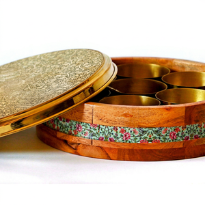 Boîte de rangement carrée en bois faite à la main avec compartiments divisés pour noix et fruits secs, présentoir de table sculpté, artisanat antique, curio artisanal - Product Image 1