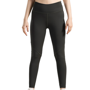 Pantalones de compresión personalizados de talla grande hasta la pantorrilla con control de abdomen, cintura elástica y acabado suave para gimnasio, pilates y actividades al aire libre. - Product Image 1